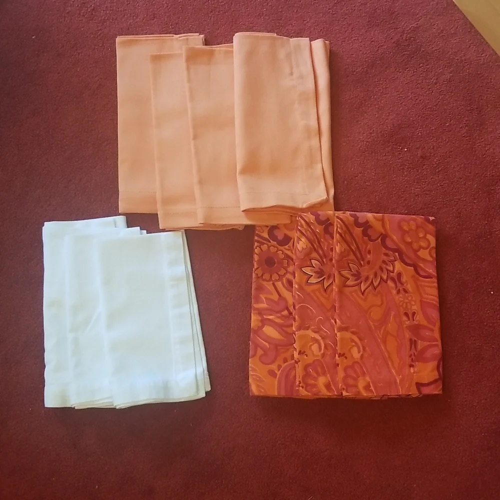 Crate&Barrel napkins and placemats on sale